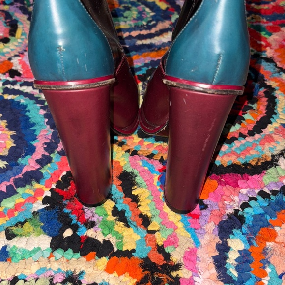 Boots - Picture 4 of 5